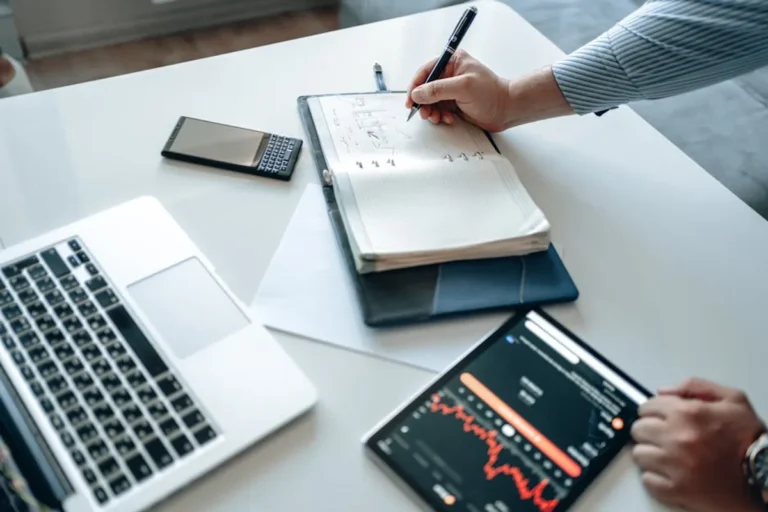 How to Build a Useful Article Around techsslaash.com Without Sounding Generic: Insights for Thedencoffeehouse Readers